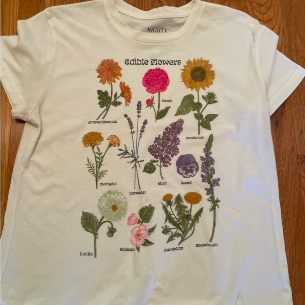 Cute edible flowers graphic t shirt 🌸